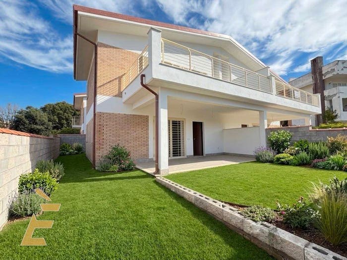 Casa quadrilocale in vendita in Lungomare Enea, Lavinio Mare, Anzio