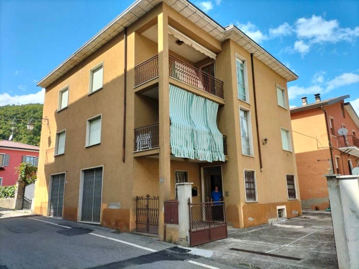 Casa con 6 locali in vendita in Bobbio