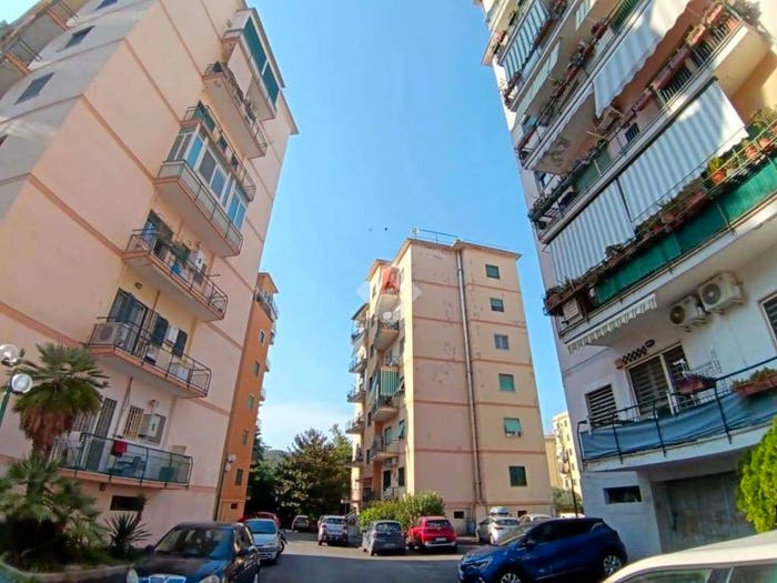 Appartamento quadrilocale in vendita in Vico delle trone, Stella Materdei, Napoli
