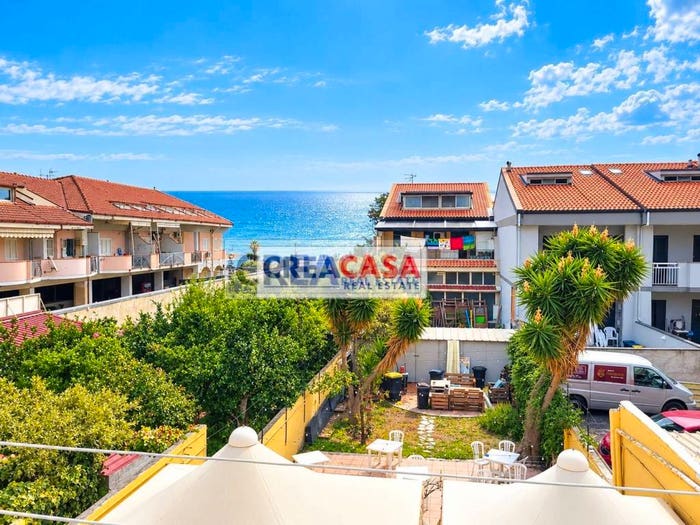 Appartamento con 5 locali in vendita in via Regina Margherita, Centro, Santa Teresa di Riva