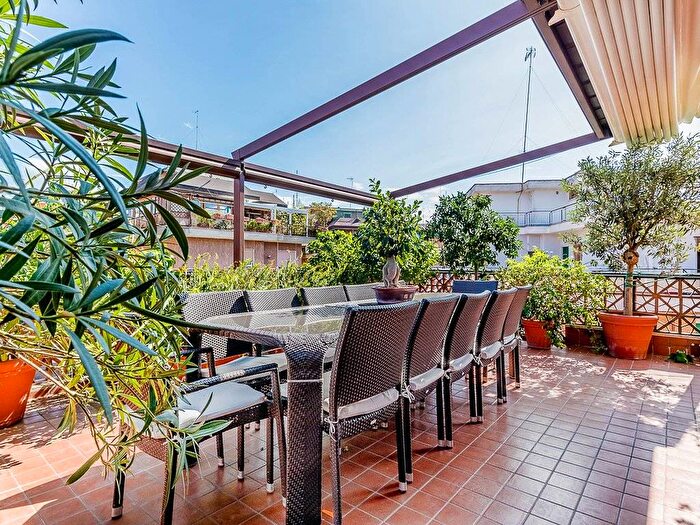 Casa quadrilocale in vendita in Via Livio Pentimalli, Balduina, Roma