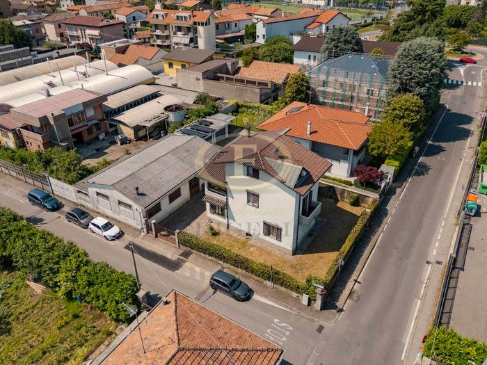 Casa con 6 locali in vendita in Via Indipendenza, Centro, Muggiò