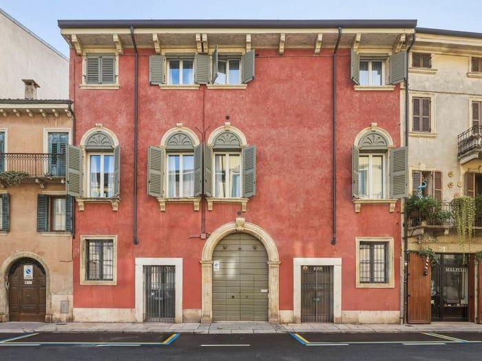 Casa con 6 locali in vendita in Via XX Settembre, Veronetta, Verona