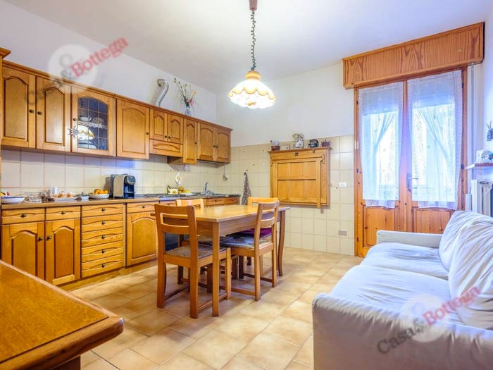 Casa con 6 locali in vendita in Via Giovanni Berchet, Settecrociari, Cesena