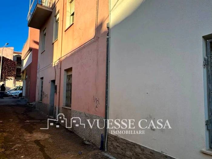 Appartamento con 6 locali in vendita in Via Monsignor Giuseppe Melas, Centro, Nuoro