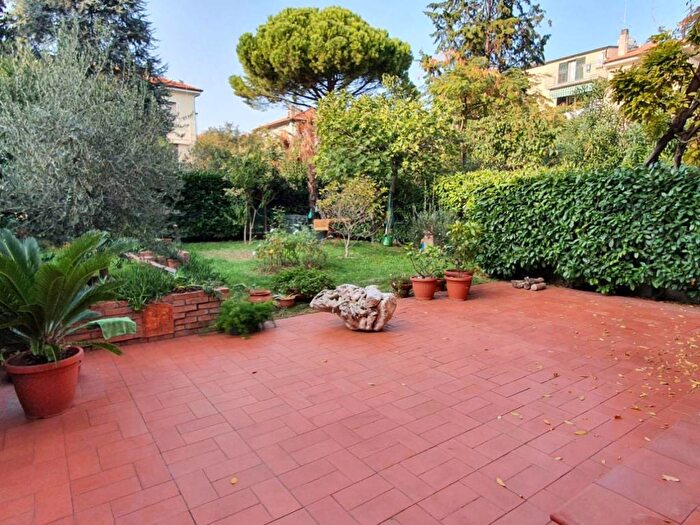 Appartamento con 6 locali in vendita in Viale Cesare Battisti, Mare, Pesaro