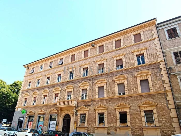 Appartamento con 5 locali in vendita in Adriatico, Ancona