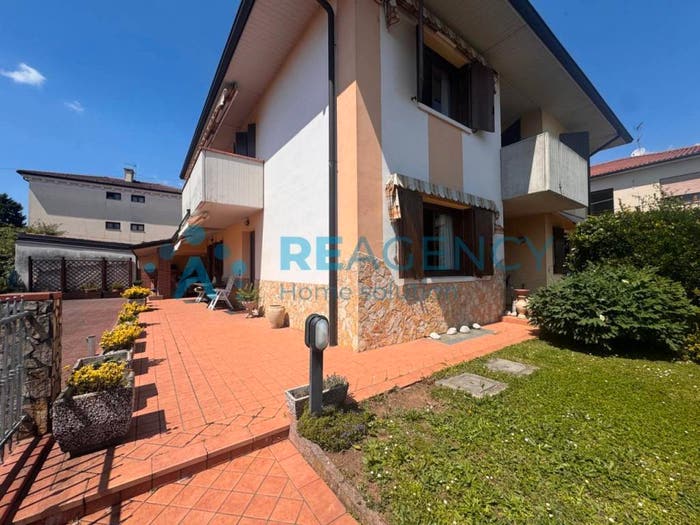 Casa con 6 locali in vendita in Via Alcide De Gasperi, Centro, Sovizzo