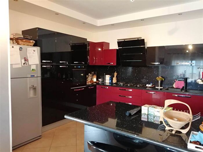 Casa con 6 locali in vendita in Centro, Camporosso