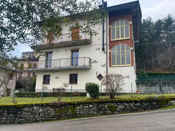 Appartamento con 5 locali in vendita in Via Monte di Sotto, Centro, Fanano