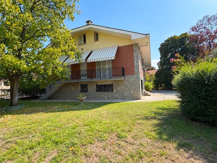 Casa con 6 locali in vendita in Via Gran Paradiso, Bruino