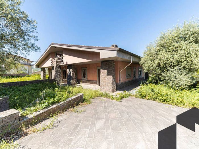Casa con 6 locali in vendita in Via Colle Sant'Andrea, Colonna