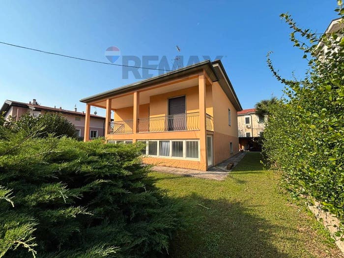 Casa con 6 locali in vendita in Via Buonarroti, Gorla Maggiore