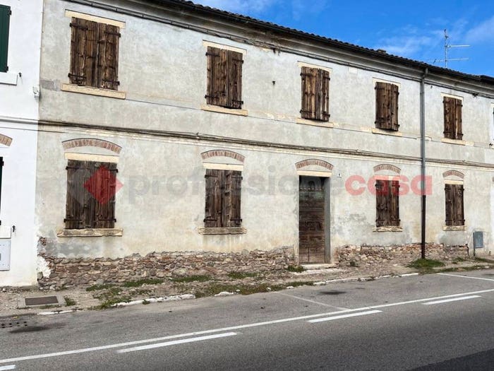 Casa quadrilocale in vendita in Via Settembre, Centro, Erbè
