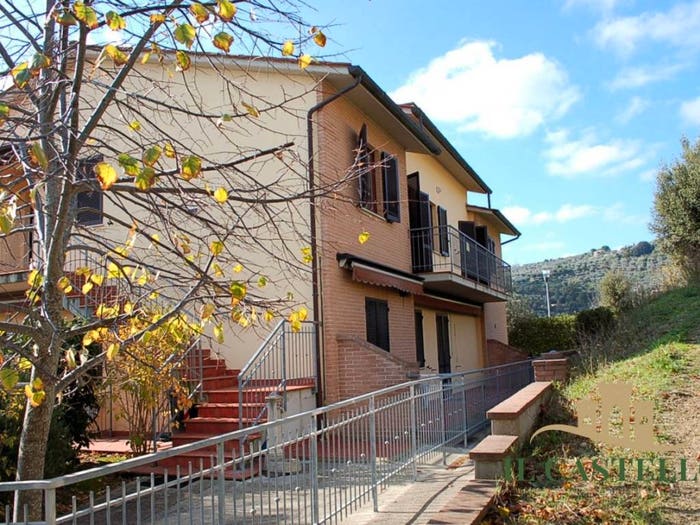 Appartamento con 5 locali in vendita in Via Aldo Moro, Centro, Panicale