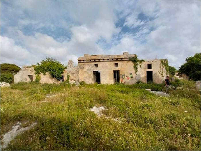 Casa con 6 locali in vendita in Via Vecchia Corigliano Bagnolo, Maglie