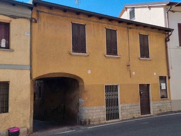 Casa quadrilocale in vendita in Via Giuseppe Garibaldi, Centro, Carnago