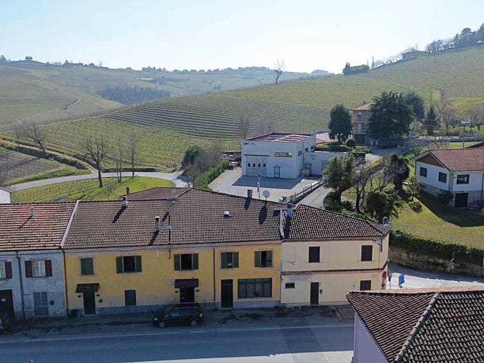 Casa con 6 locali in vendita in Tre Stelle, Barbaresco