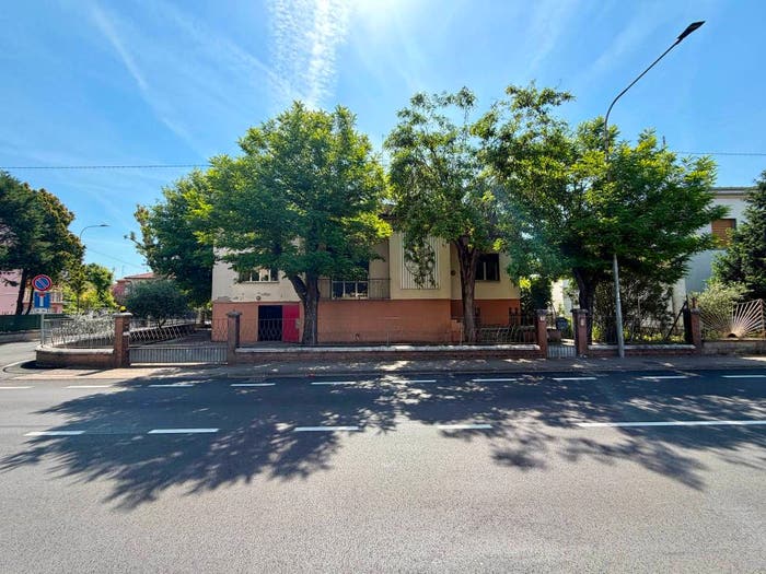 Casa quadrilocale in vendita in Via Carlo Quinto, Centro, Correggio
