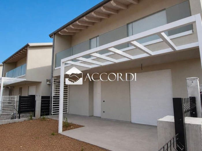 Casa quadrilocale in vendita in Viale della Vittoria, Centro, Giavera del Montello