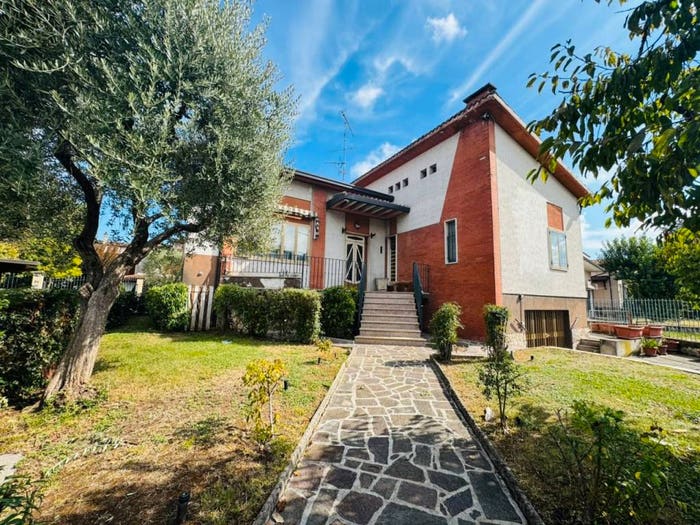 Casa quadrilocale in vendita in VIA Quattro Novembre n, Centro, Calvisano