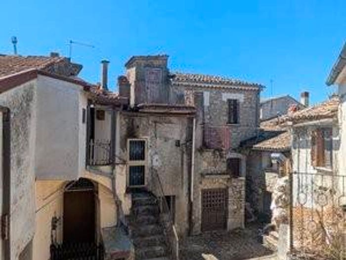 Appartamento bilocale in vendita in Vico Salita Castello, Pietrelcina