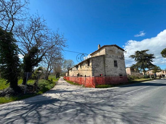 Casa in vendita in Via Mercatello, Mercatello, Castel Ritaldi
