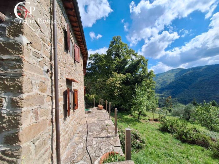 Casa con 6 locali in vendita in via del Masso, Londa