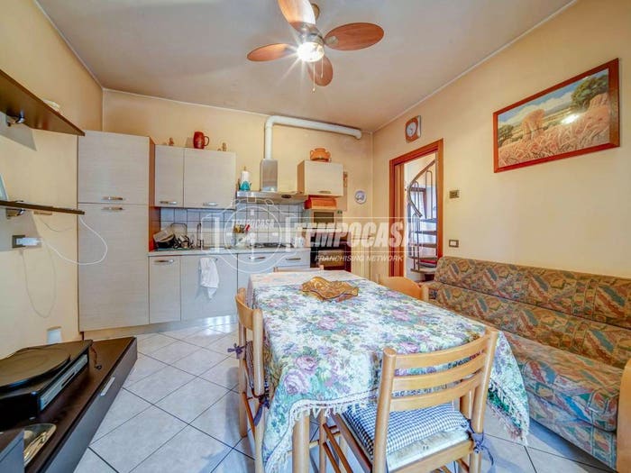 Casa bilocale in vendita in Via Roma, Centro, Carnago