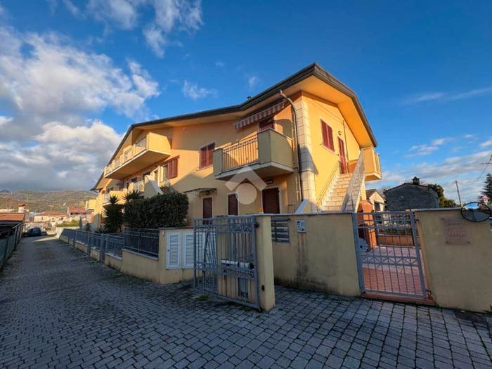 Casa con 6 locali in vendita in Via Ferdinando Compagni, Zona Industriale, Massa