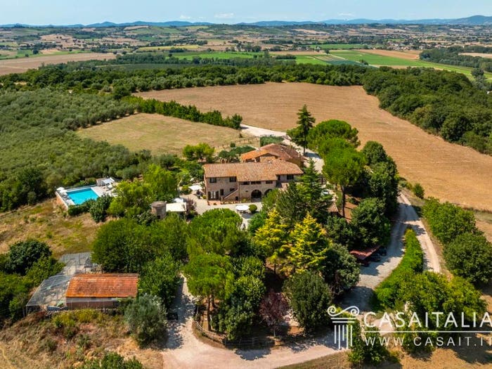 Casa con 6 locali in vendita in Via Tiberina, Centro, Deruta