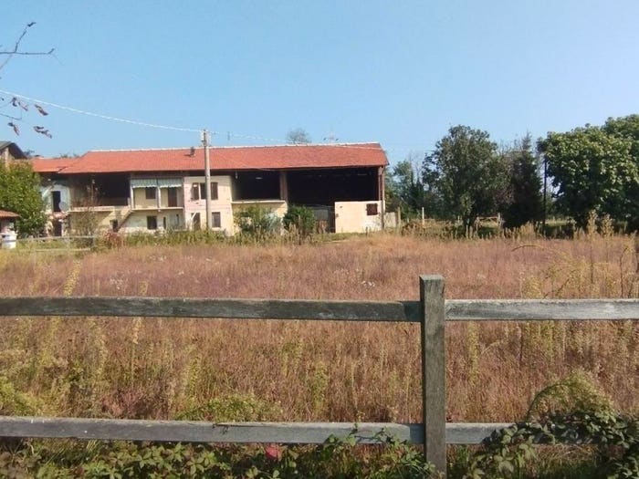 Casa con 6 locali in vendita in Strada Tomatis, Villanova Canavese