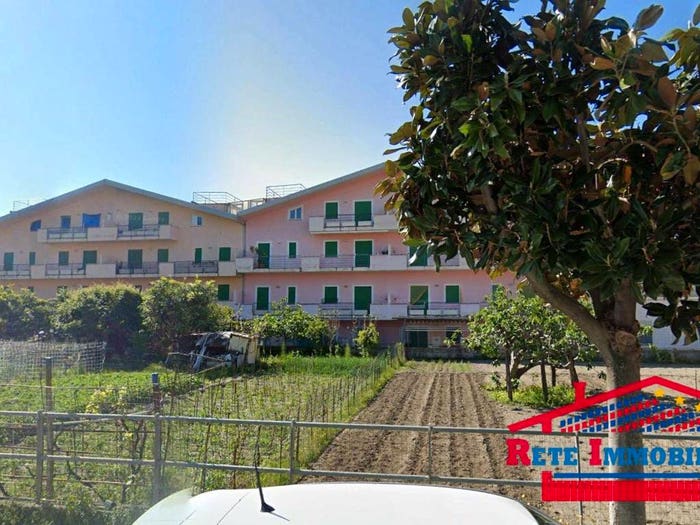 Appartamento con 6 locali in vendita in Via Stromboli, Centro, Amantea
