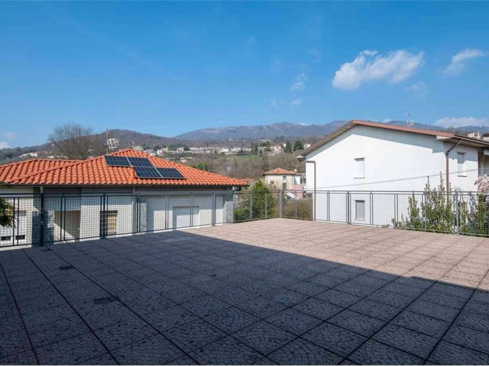 Appartamento con 6 locali in vendita in Centro, Gavirate