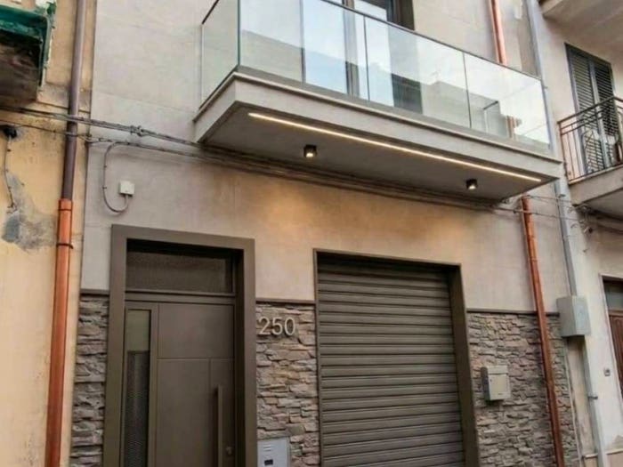 Casa con 6 locali in vendita in VIA CAROLINA, Centro, Giarre