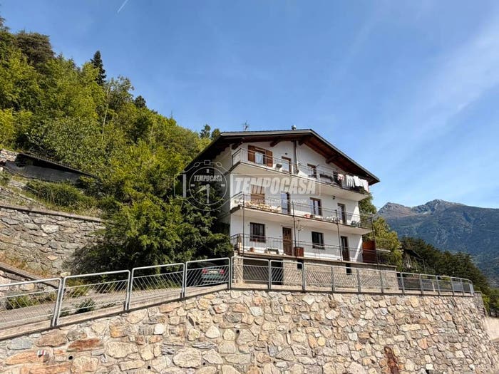 Appartamento con 5 locali in vendita in Regione Champailler, Aosta