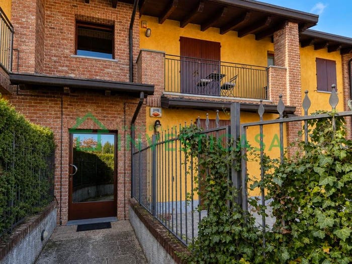 Appartamento trilocale in vendita in Strada Ca' della Terra, Cà della Terra, Pavia