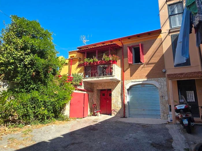 Appartamento trilocale in vendita in Viale Francia, Centro, Genzano di Roma