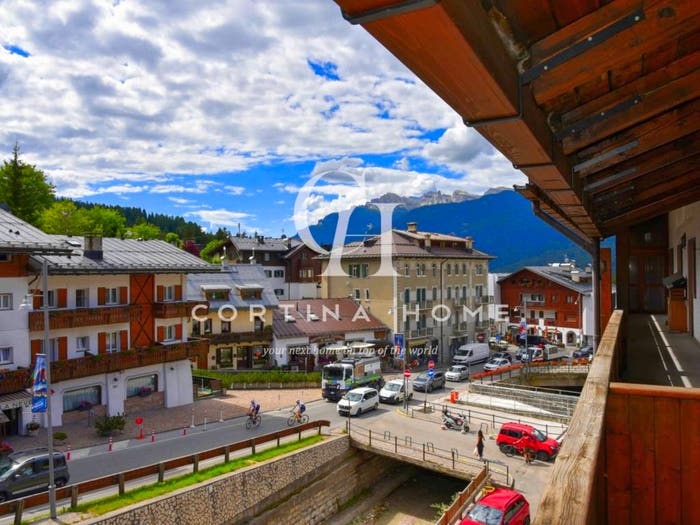 Appartamento con 6 locali in vendita in Via Carlo Franchetti, Centro, Cortina d'Ampezzo
