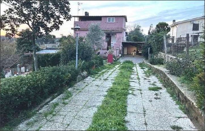 Casa con 6 locali in vendita in VIA DELLE AZALEE, Cogna, Aprilia