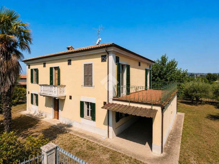 Casa con 5 locali in vendita in Via Nazionale per Teramo, Colleranesco, Giulianova