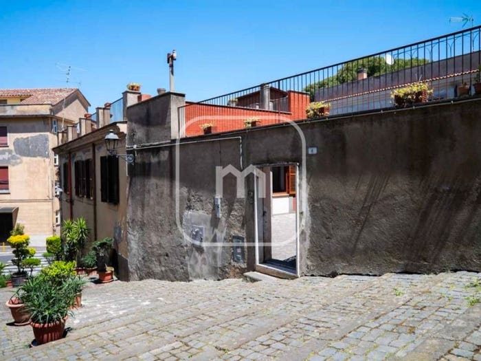 Appartamento quadrilocale in vendita in Via Nino Bixio, Frascati
