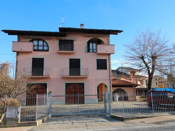 Appartamento con 5 locali in vendita in Via Alba Barolo, Garbelletto, Castiglione Falletto