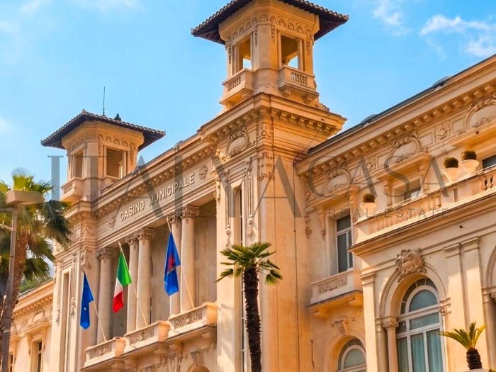 Appartamento trilocale in vendita in Via Fratelli Asquasciati, San Siro Casinò, Sanremo
