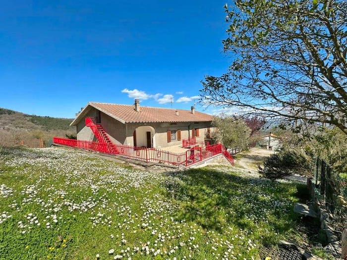 Casa con 6 locali in vendita in Via Casetta, Piancastagnaio