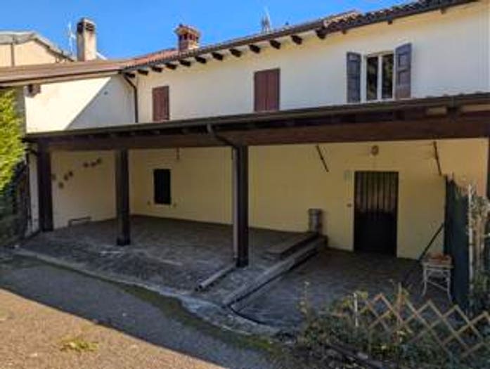 Casa bilocale in vendita in Via Statale, Montefiorino