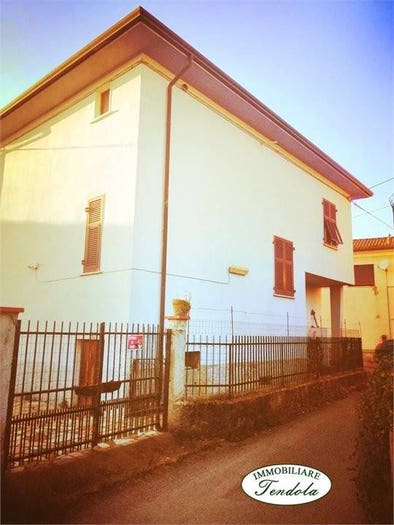 Casa con 5 locali in vendita in Casano Dogana Isola, Luni