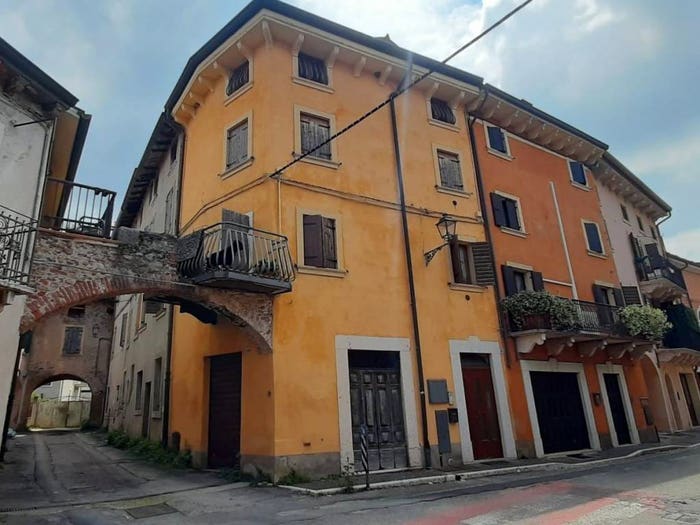 Casa con 6 locali in vendita in Via Guglielmo Marconi, Centro, Pescantina