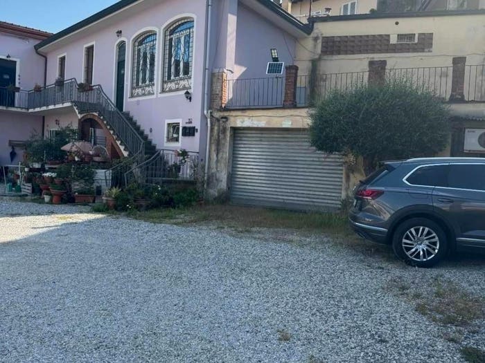 Appartamento con 6 locali in vendita in Viale Castruccio Castracani, Arancio, Lucca