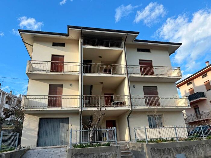 Casa con 6 locali in vendita in Osteria Nuova, Montelabbate